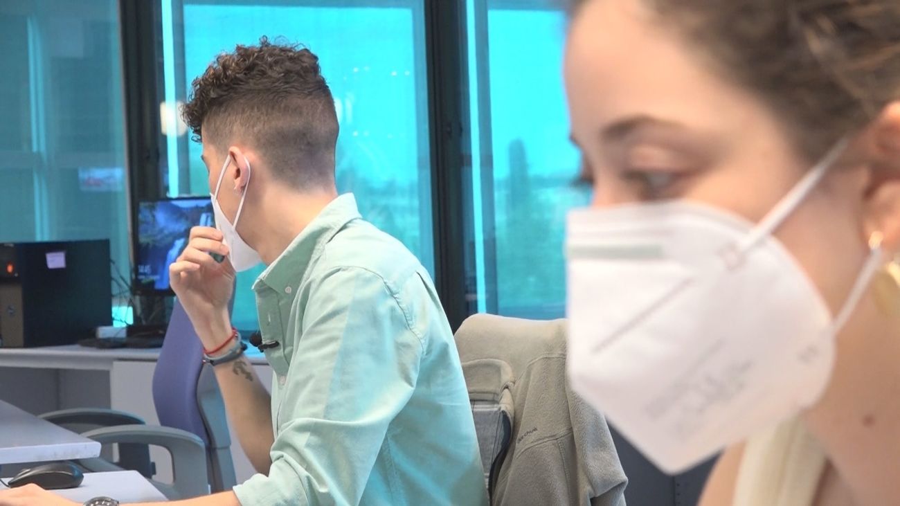 ¿Qué harías si tu compañer@ de trabajo huele habitualmente mal?