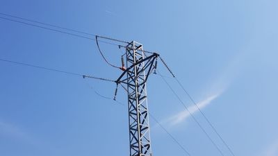 El precio de la luz baja este sábado hasta los 134,89 euros/MWh