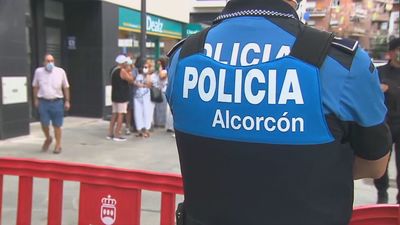 Un policía fuera de servicio pilla 'in fraganti' a un hombre robando en los vestuarios de un polideportivo de Alcorcón