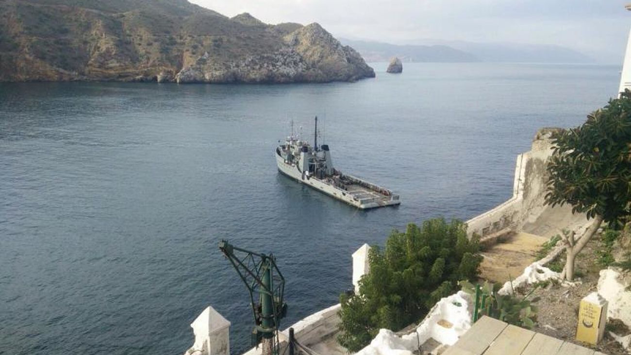 La Armada envía apoyo logístico a las plazas de soberanía española del Norte de África y la isla de Alborán