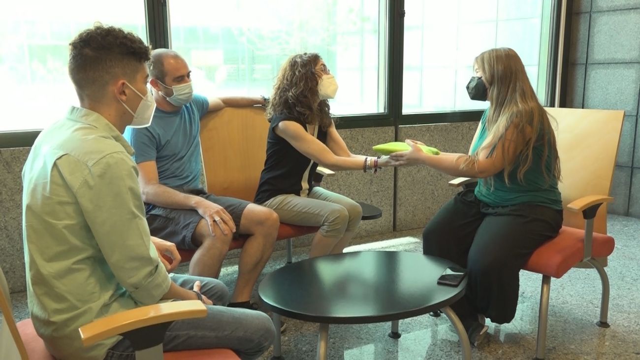 ¿Qué harías si tus suegros te regalan una prenda que no te gusta nada?