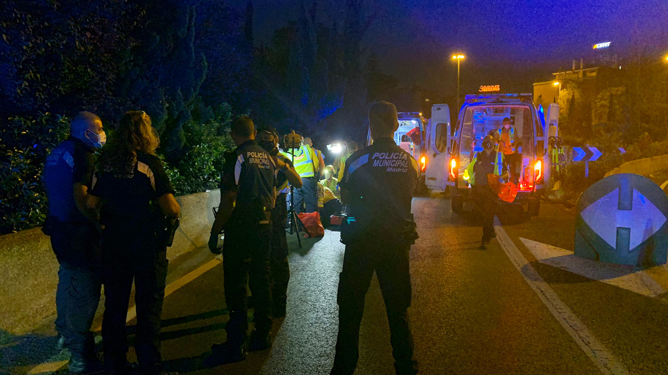 Un motorista muy grave al salir despedido en un accidente en el ramal A2 hacia la M-30