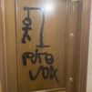 Un diputado de VOX del Parlamento catalán denuncia una pintada con amenazas en la puerta de su casa