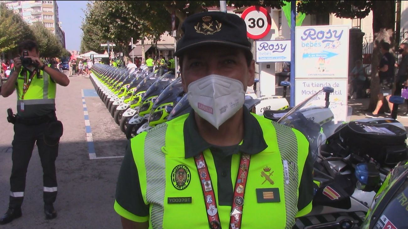La guardia civil vigila la vuelta