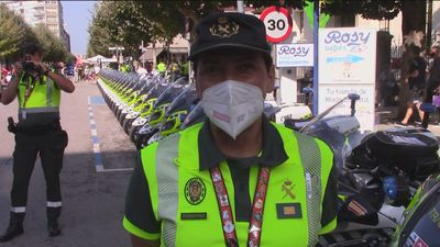 La guardia civil vigila la vuelta