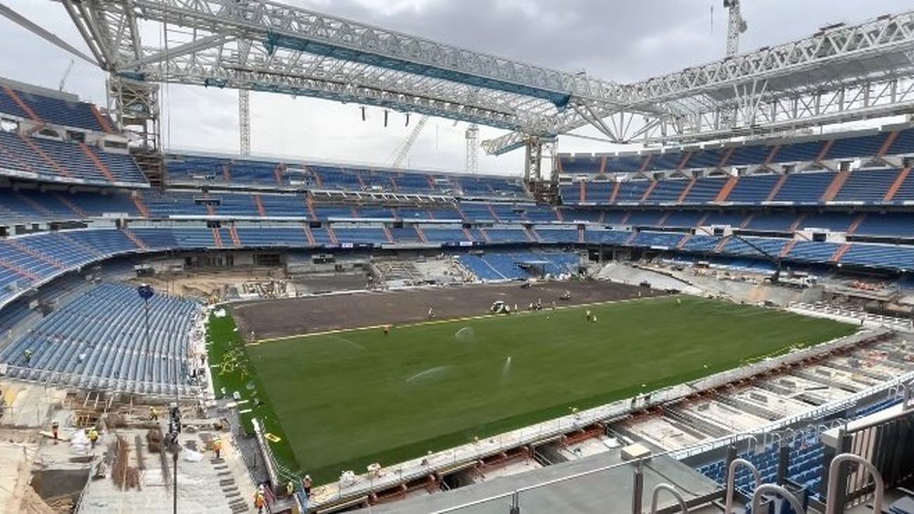 El Bernabéu ya tiene el césped
