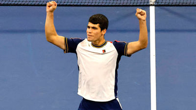 Alcaraz pasa a cuartos de final del US Open en un partido de 'infarto'