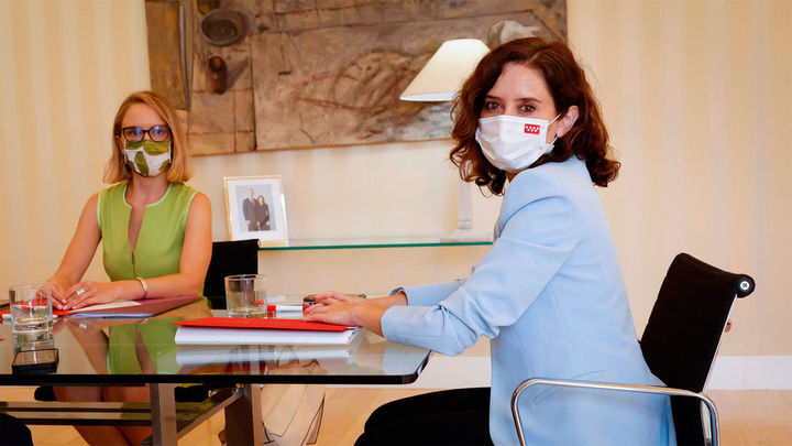 Carolina Alonso con Díaz Ayuso / Comunidad de Madrid