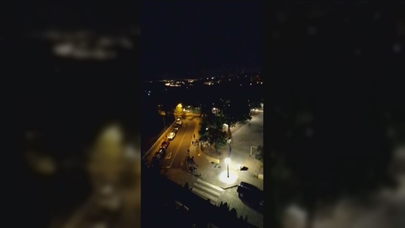 La Policía Nacional disuelve un 'macrobotellón' celebrado anoche en las Vistillas por cientos de jóvenes