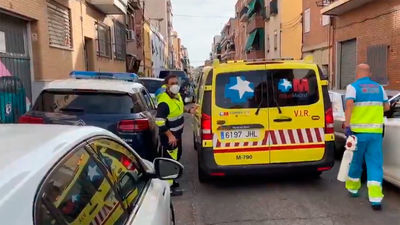 Dos jóvenes heridos por arma blanca en un domicilio de Puente de Vallecas