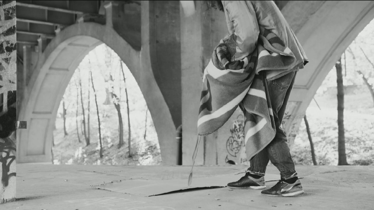 Tres jóvenes crean un perfil de Instagram para ayudar a personas sin hogar de Madrid a encontrar trabajo