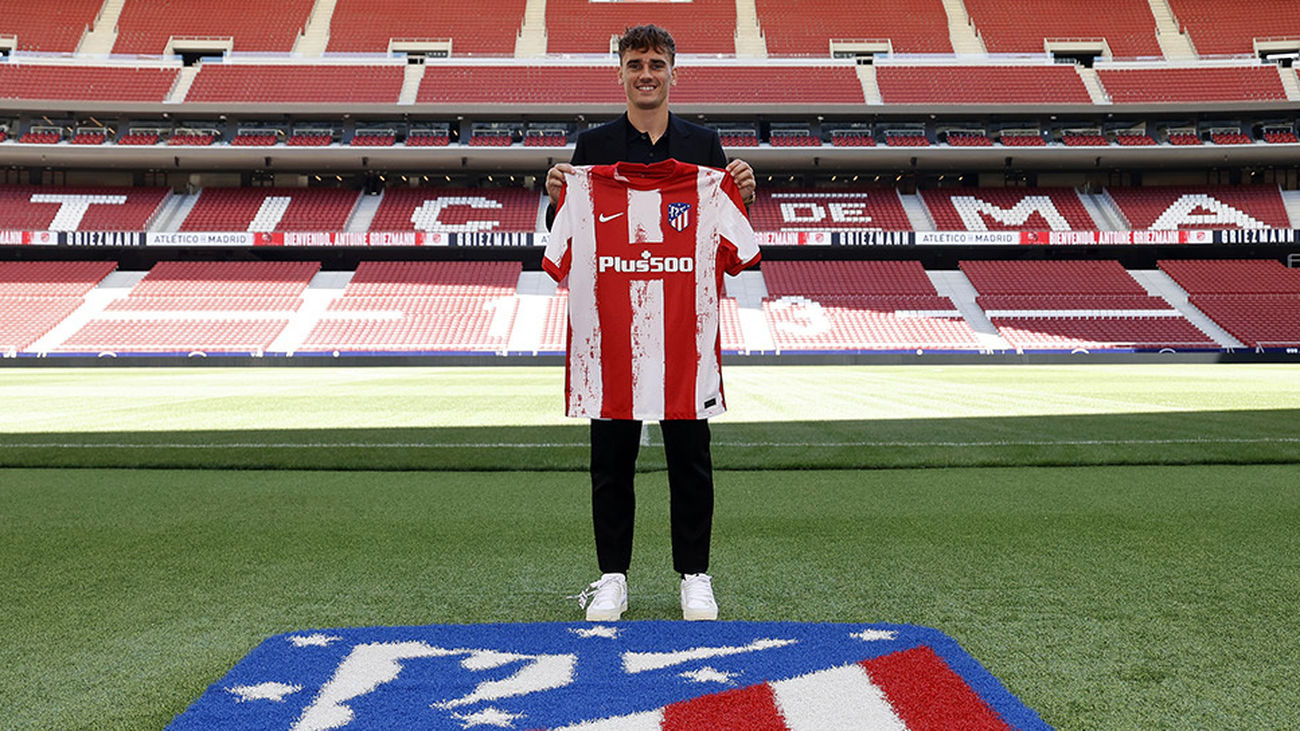 Griezmann se corta el pelo, regresa al Metropolitano y posa con su número '8'