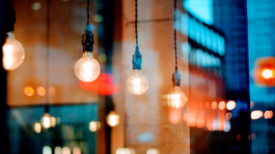 La luz alcanzará este jueves su precio más alto de la historia, con 141,7 MWh, un 4,4% más