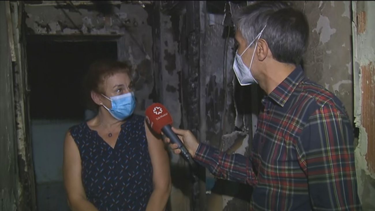 Vive en el jardín de su chalet en Rivas porque unos okupas le quemaron la vivienda