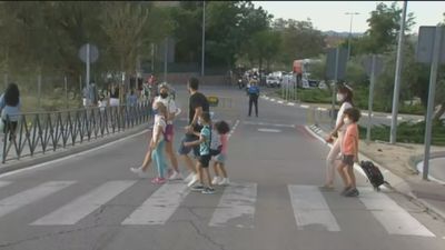 Disconformidad de los padres por la Zona de Bajas Emisiones en los accesos de los colegios de Rivas