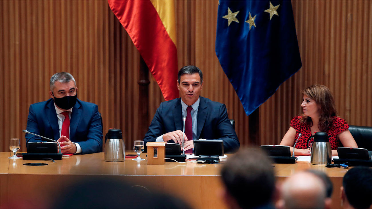 Sánchez tilda a Casado de "insumiso constitucional" que daña la democracia