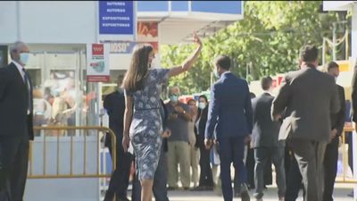 La Reina inaugura la Feria del Libro de Madrid que vuelve al Retiro tras su edición virtual por la pandemia