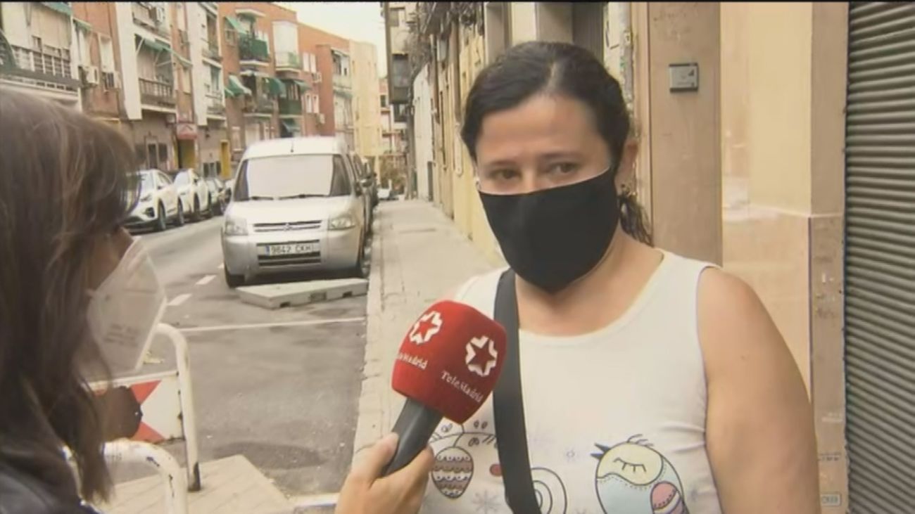 Acosa a su exnovia con un cuchillo y un martillo tras localizar su casa en Usera