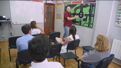 Solo un 58% de los jóvenes de 25 años tiene el carnet de conducir