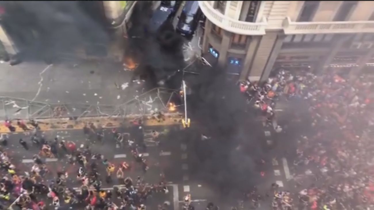 Los sindicatos de Policía acusan al Gobierno y la Generalitat de "cómplices" de los violentos de la Diada