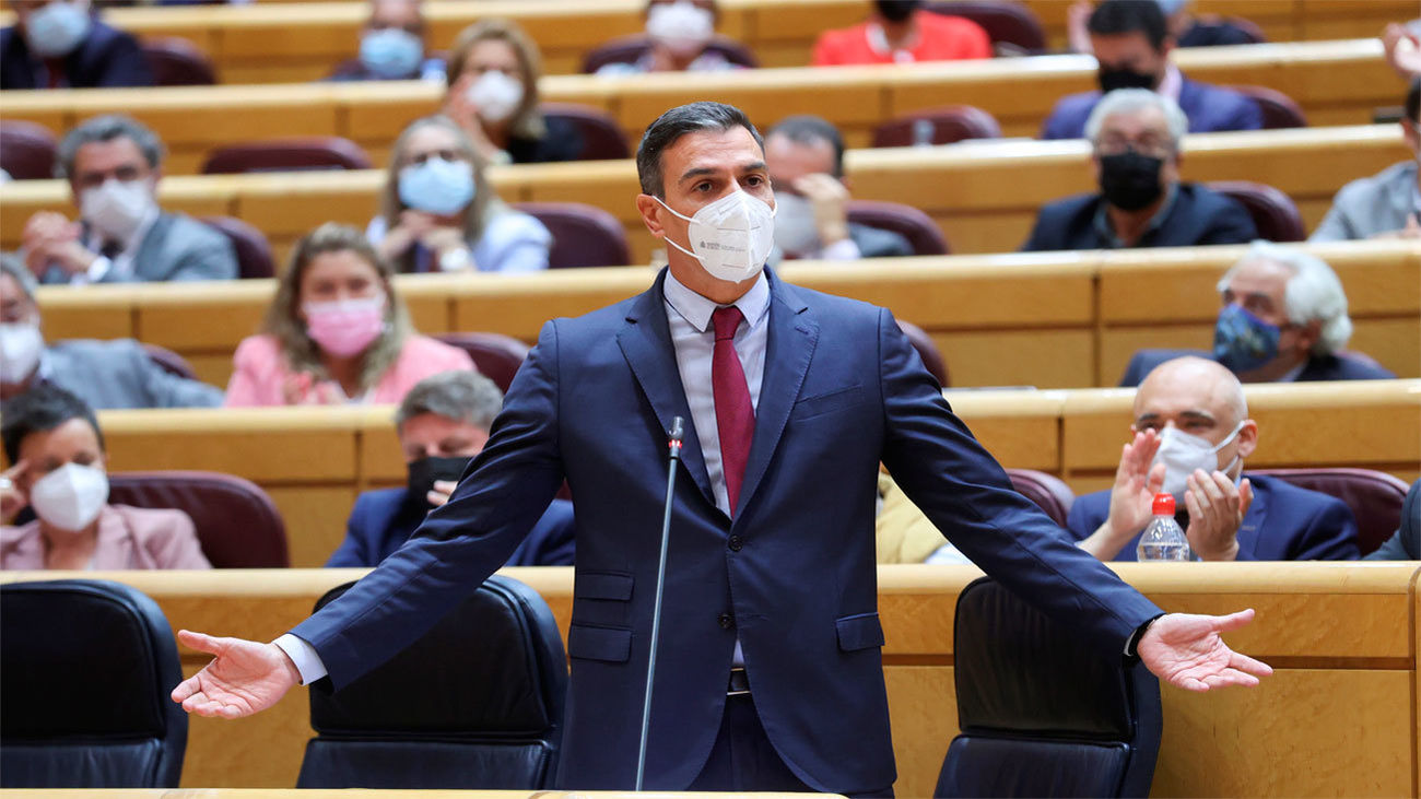 Sánchez defiende su plan "solvente" para abaratar la luz y el PP lo tacha de "timo"