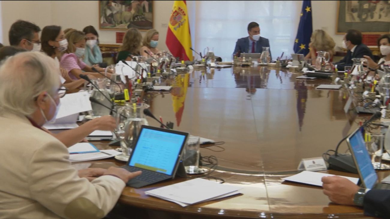 El Gobierno obligará a las eléctricas a devolver parte de sus beneficios extraordinarios