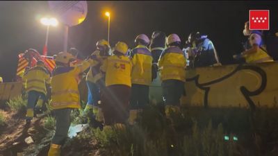 Una joven en estado crítico al ser atropellada en una colisión múltiple en Galapagar, en la A-6