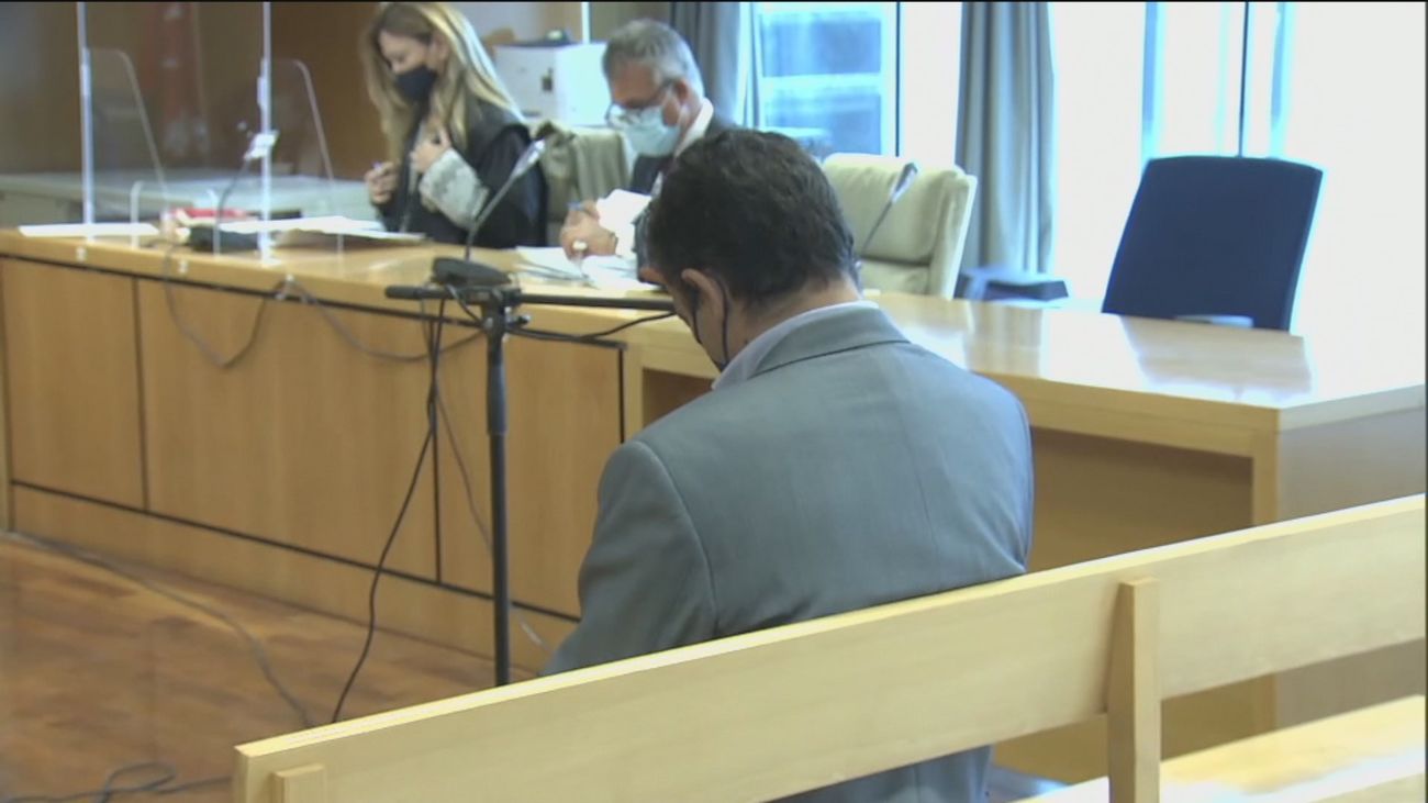 Un profesor acusado de abusos reconoce acercamientos con las alumnas pero sin ánimo sexual