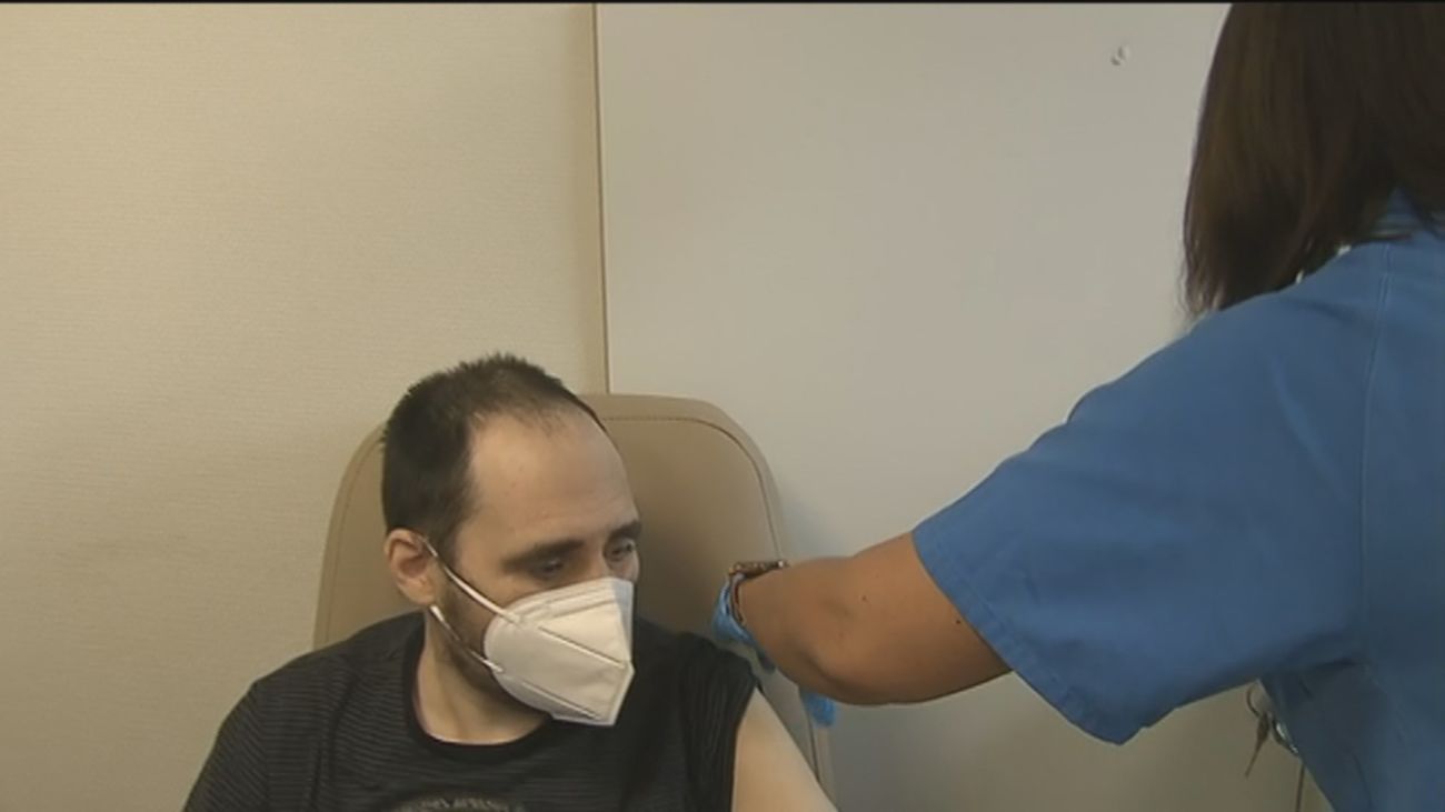 Madrid comienza a vacunar con la tercera dosis a pacientes inmunodeprimidos