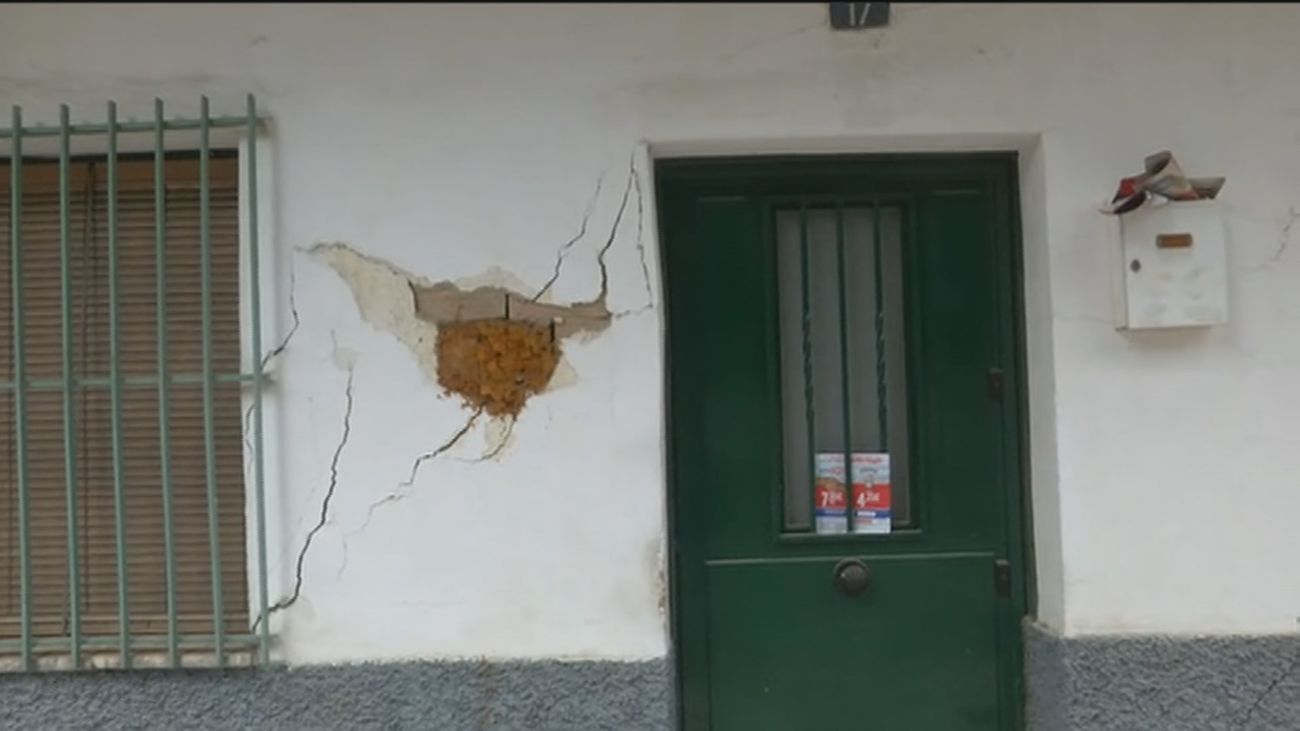 Grietas en viviendas de la calle Rafael Alberti, en  San Fernando de Henares