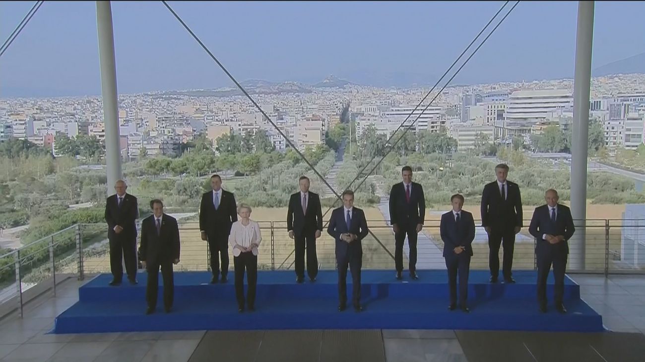 Foto de familia de los líderes de la cumbre euromediterránea