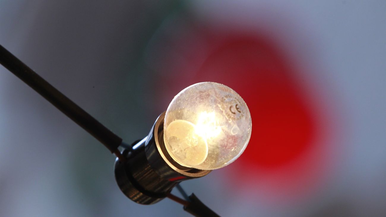 El PSOE dice en un tuit que el gobierno ha conseguido que se iguale la factura de la luz de 2021 con la de 2018