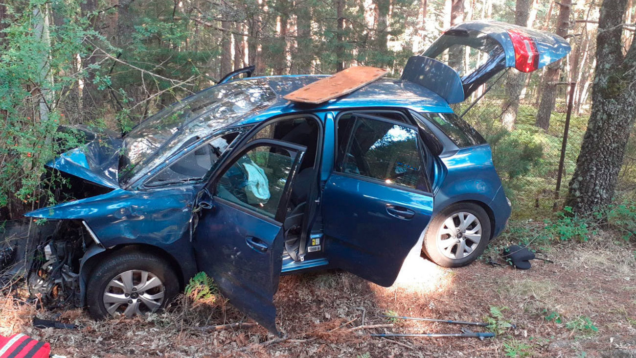 Un muerto y una herida grave al  chocar su coche con un árbol en la M-604 en Rascafría