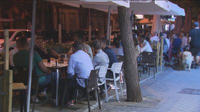 Desmadre y fiestas hasta altas horas de la noche en las terrazas Covid de Chamberí