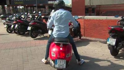 La motos no podrán aparcar en las aceras, con la nueva ordenanza de movilidad