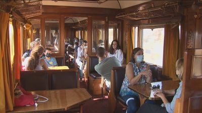 La nueva temporada del tren de la fresa homenajea a los sanitarios