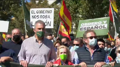 Abascal encabeza una protesta contra "el atraco de la luz" del que culpa al Gobierno