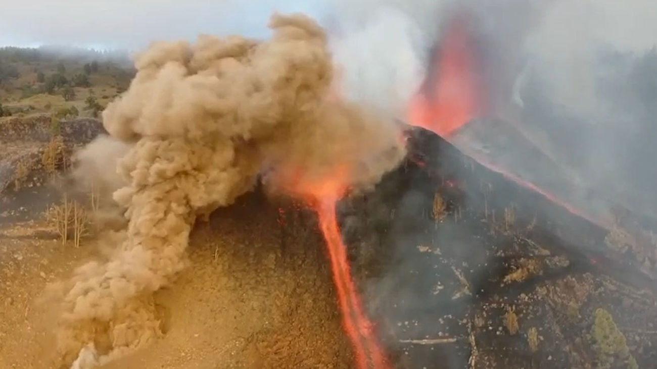 Recuperados los vuelos desde y hacia La Gomera por la repercusión de la erupción