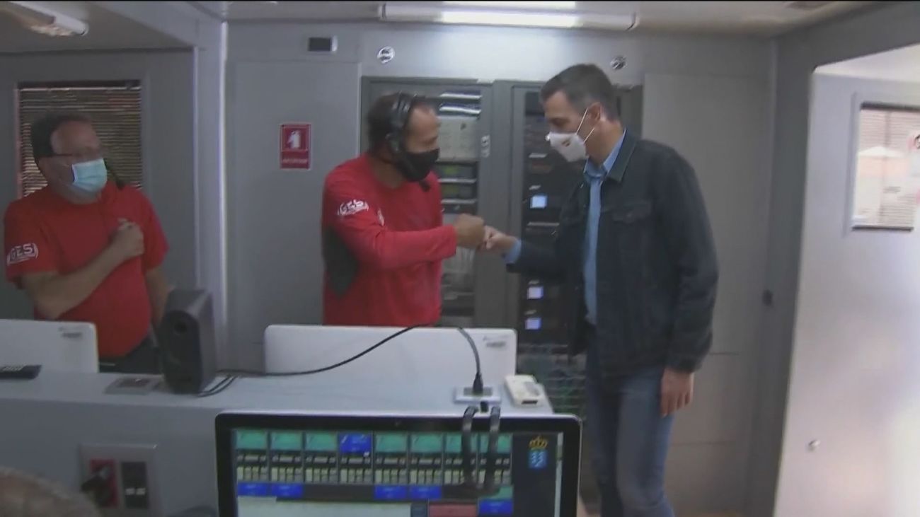 Sánchez traslada el "compromiso rotundo" del Gobierno con los afectados de La Palma