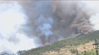 Los expertos recomiendan evitar la exposición a cenizas y humo procedente del volcán