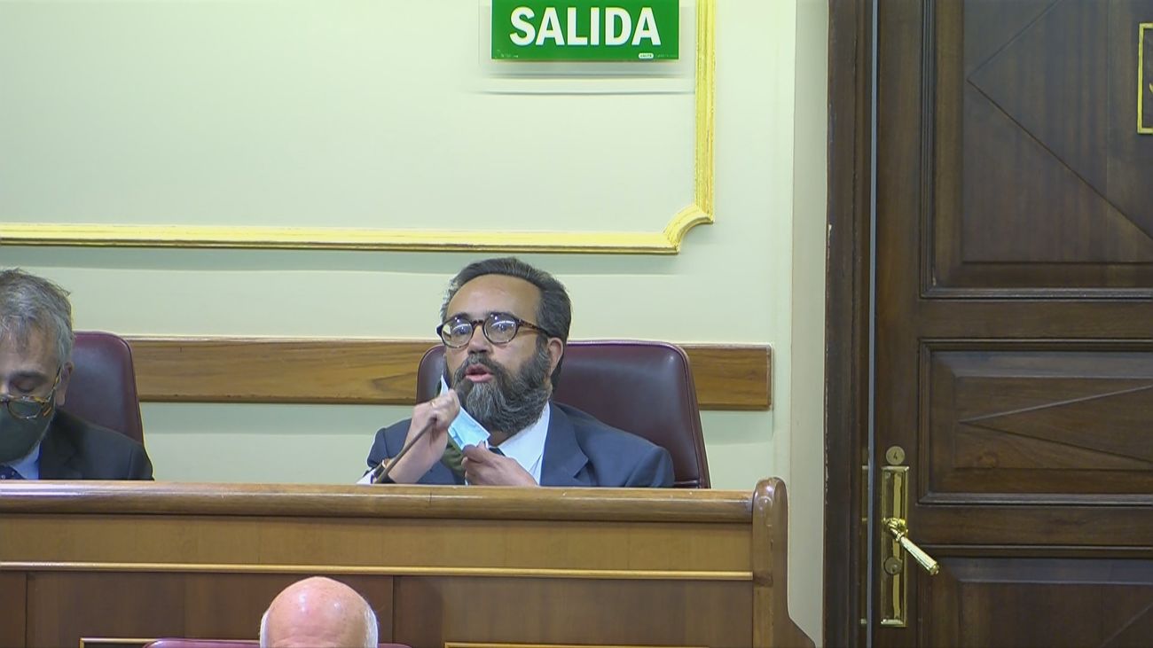 Lío en el Congreso después de que Sánchez García (Vox) llamase "bruja" a una diputada del PSOE