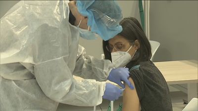 Suben ligeramente los contagios en Madrid, pero bajan las muertes e ingresos