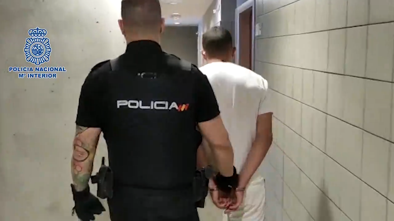 Detenido sin permiso de conducir tras provocar un accidente en la A-5 con un vehículo robado