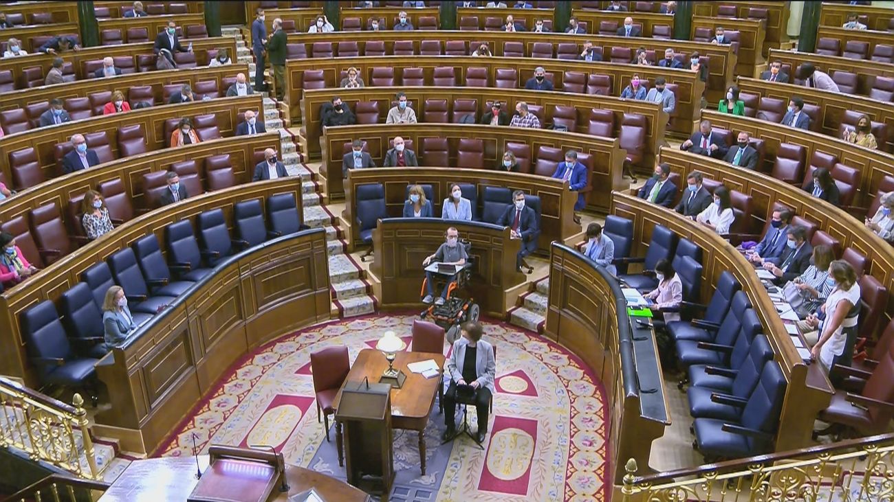 Con Sánchez ausente, solo 6 de los 22 ministros acuden al "control" del Congreso