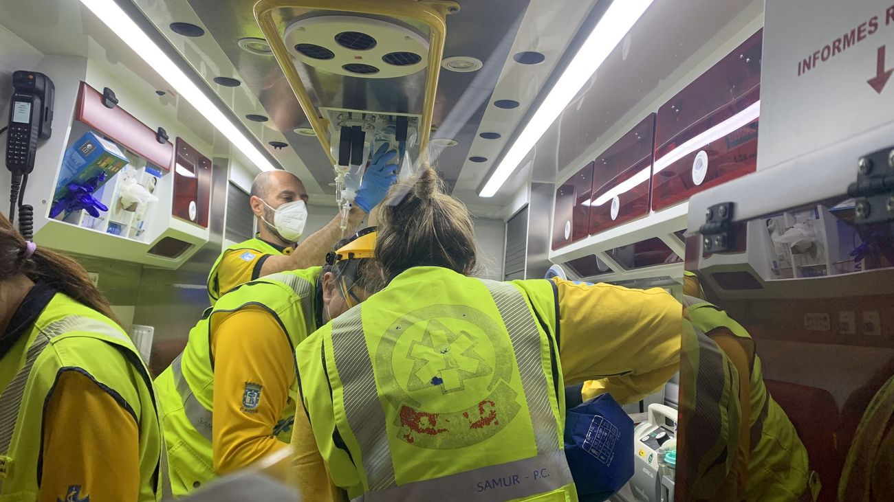 Hallan en la calzada a un hombre herido de gravedad, que pudo ser atropellado en la avenida de los Poblados