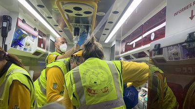 Hallan en la calzada a un hombre herido de gravedad, que pudo ser atropellado en la avenida de los Poblados