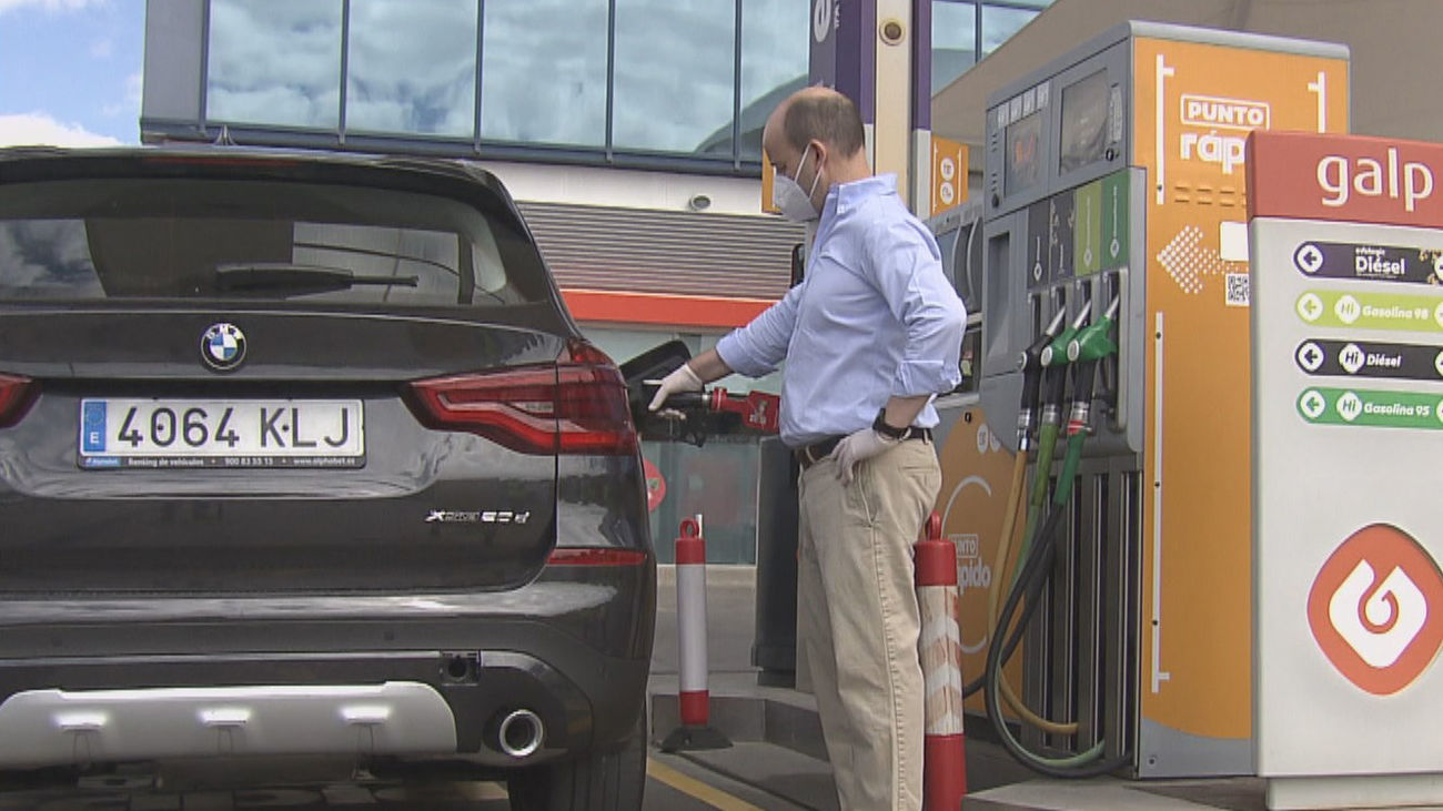 La gasolina sube un 0,56%, el diésel un 0,7% y encadenan tres semanas consecutivas de ascensos