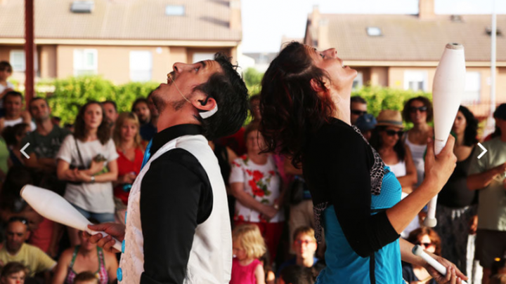 Actuación de malabaristas durante una edición de 'Titiriverde' / AVIB