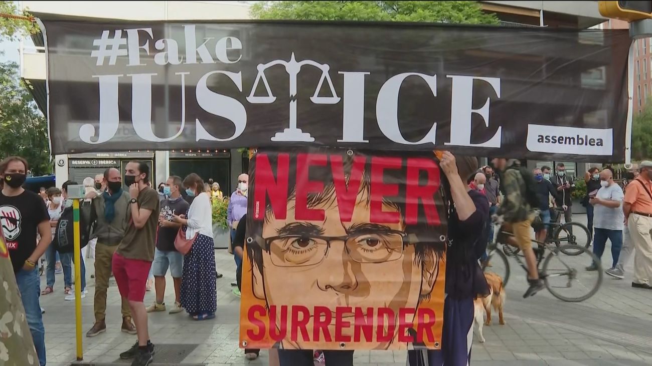 Sánchez pide a Puigdemont que se "someta" a la justicia y reivindica  diálogo "más que nunca"