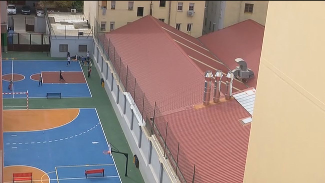 Vecinos de Arganzuela en pie de guerra contra 'cocinas fantasma' instaladas al lado de un colegio